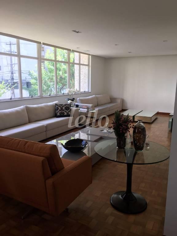LIVING de Apartamento à venda, Padrão com 190 m², 3 quartos e 2 vagas em Jardins - São Paulo