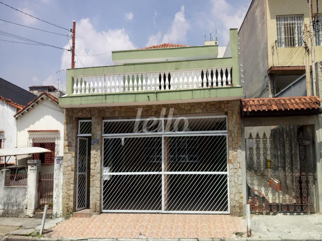 FACHADA de Casa à venda, sobrado com 250 m², 3 quartos e 2 vagas em Vila Invernada - São Paulo