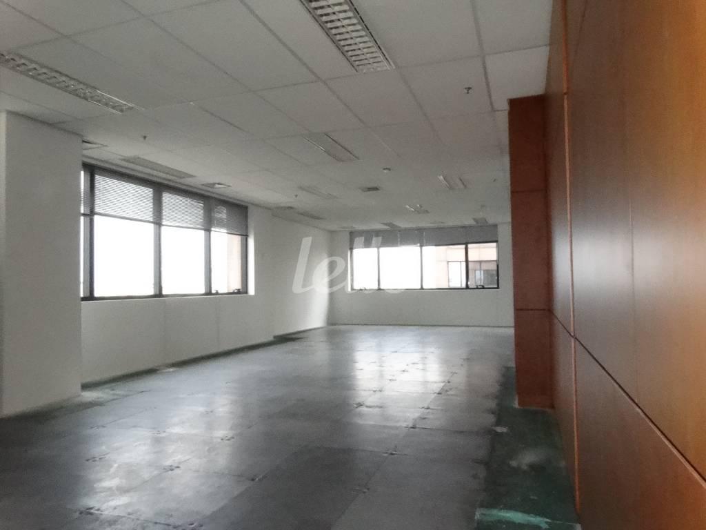CONJUNTO de Sala / Conjunto para alugar, Padrão com 1016 m², e 25 vagas em Água Branca - São Paulo