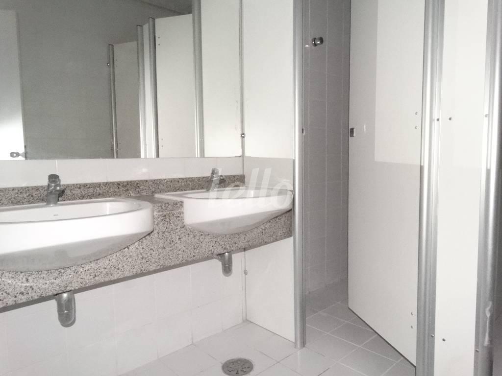 WC de Sala / Conjunto para alugar, Padrão com 613 m², e 12 vagas em Água Branca - São Paulo