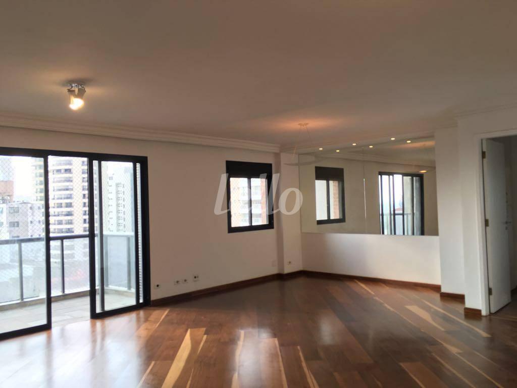 LIVING de Apartamento à venda, Duplex com 355 m², 4 quartos e 3 vagas em Paraíso - São Paulo