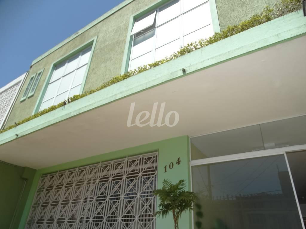 FACHADA de Casa para alugar, sobrado com 293 m², e 6 vagas em Vila Mariana - São Paulo