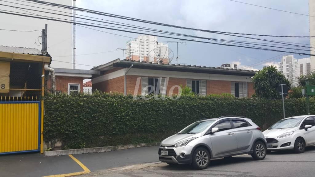 FACHADA de Casa para alugar, térrea com 1000 m², 6 quartos e 70 vagas em Perdizes - São Paulo