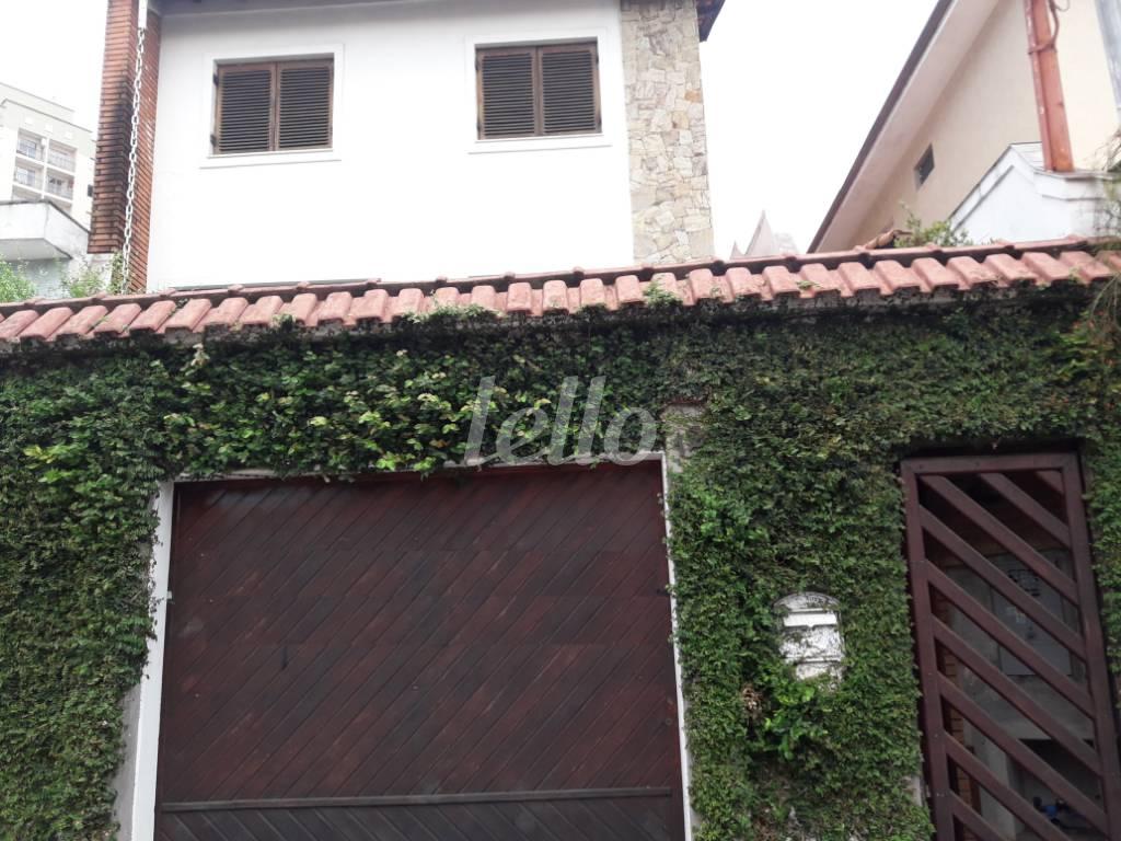FACHADA de Casa à venda, sobrado com 316 m², 4 quartos e 6 vagas em Vila Nivi - São Paulo