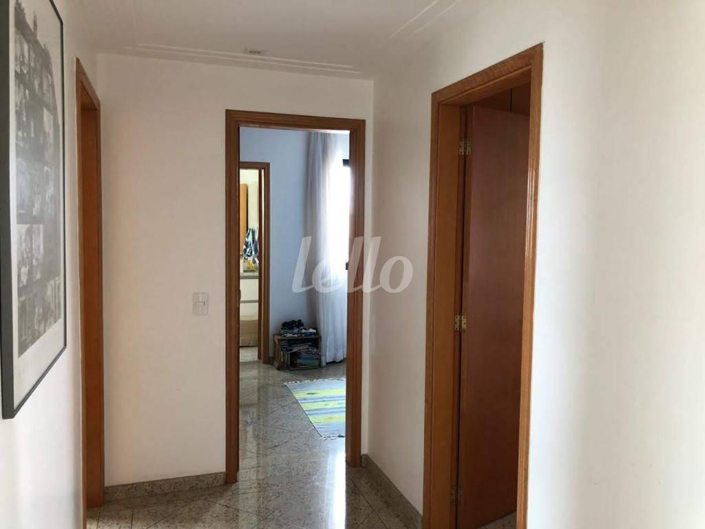 CORREDOR de Apartamento à venda, Padrão com 130 m², 3 quartos e 3 vagas em Vila Diva - São Paulo