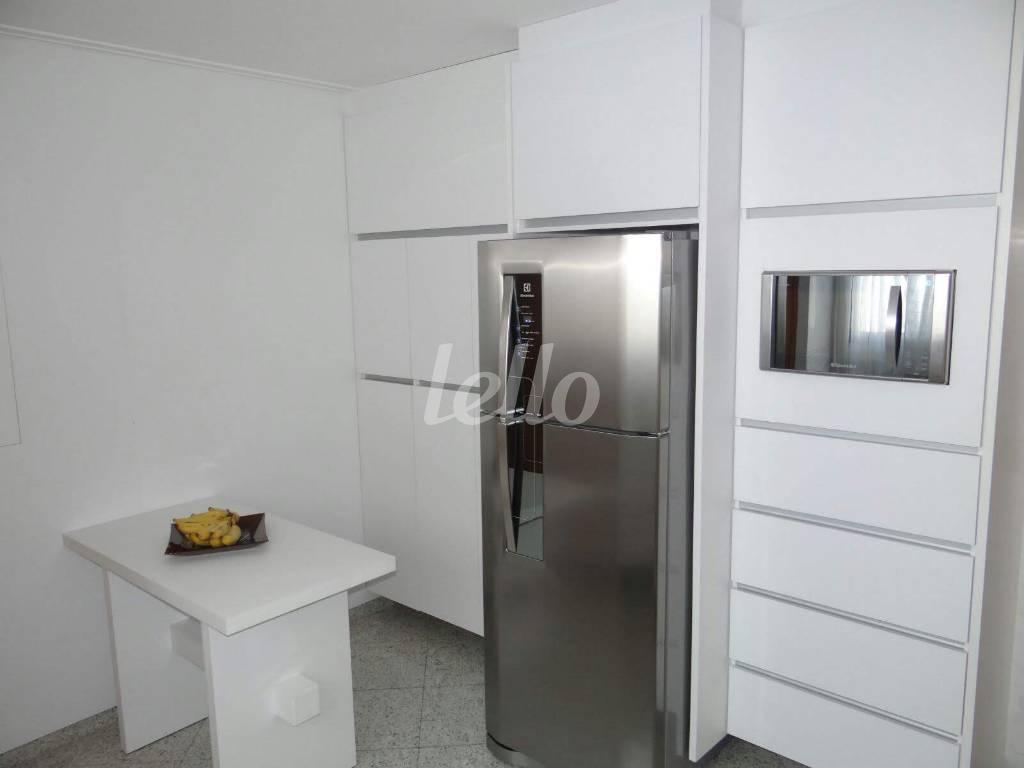 COZINHA de Apartamento à venda, Padrão com 130 m², 3 quartos e 3 vagas em Vila Diva - São Paulo