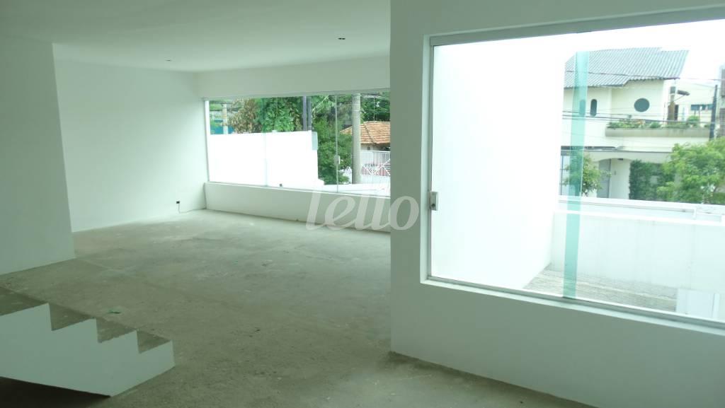SALA AMPLA 2 AMBIENTES de Casa à venda, sobrado com 258 m², 4 quartos e 6 vagas em Jardim - Santo André