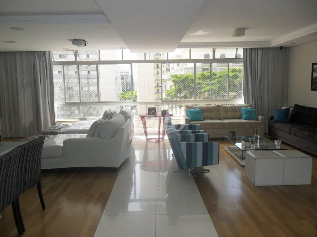 SALA TRÊS AMBIENTES de Apartamento à venda, Padrão com 256 m², 3 quartos e 2 vagas em Santa Cecília - São Paulo