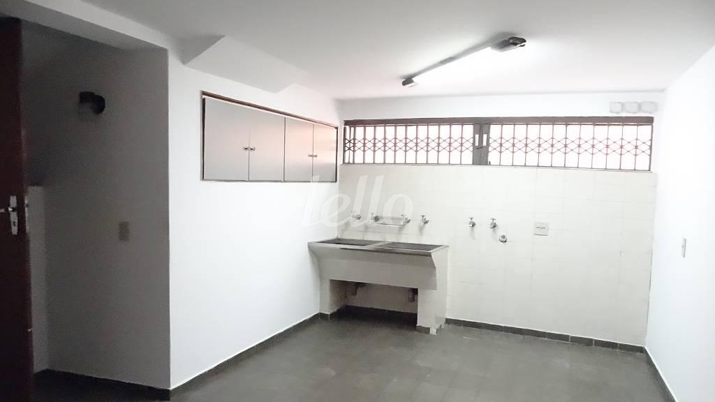 AREA DE SERVIÇO de Casa para alugar, sobrado com 343 m², e 5 vagas em Água Fria - São Paulo