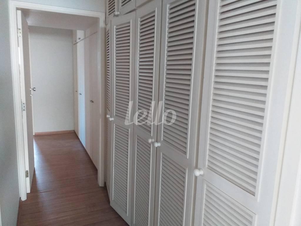 CLOSET de Apartamento à venda, Padrão com 340 m², 4 quartos e 3 vagas em Paraíso - São Paulo