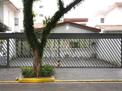 FRENTE de Casa à venda, sobrado com 300 m², e 5 vagas em Perdizes - São Paulo