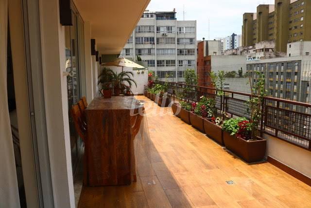 TERRAÇO de Apartamento para alugar, Padrão com 260 m², 4 quartos e 1 vaga em Bela Vista - São Paulo