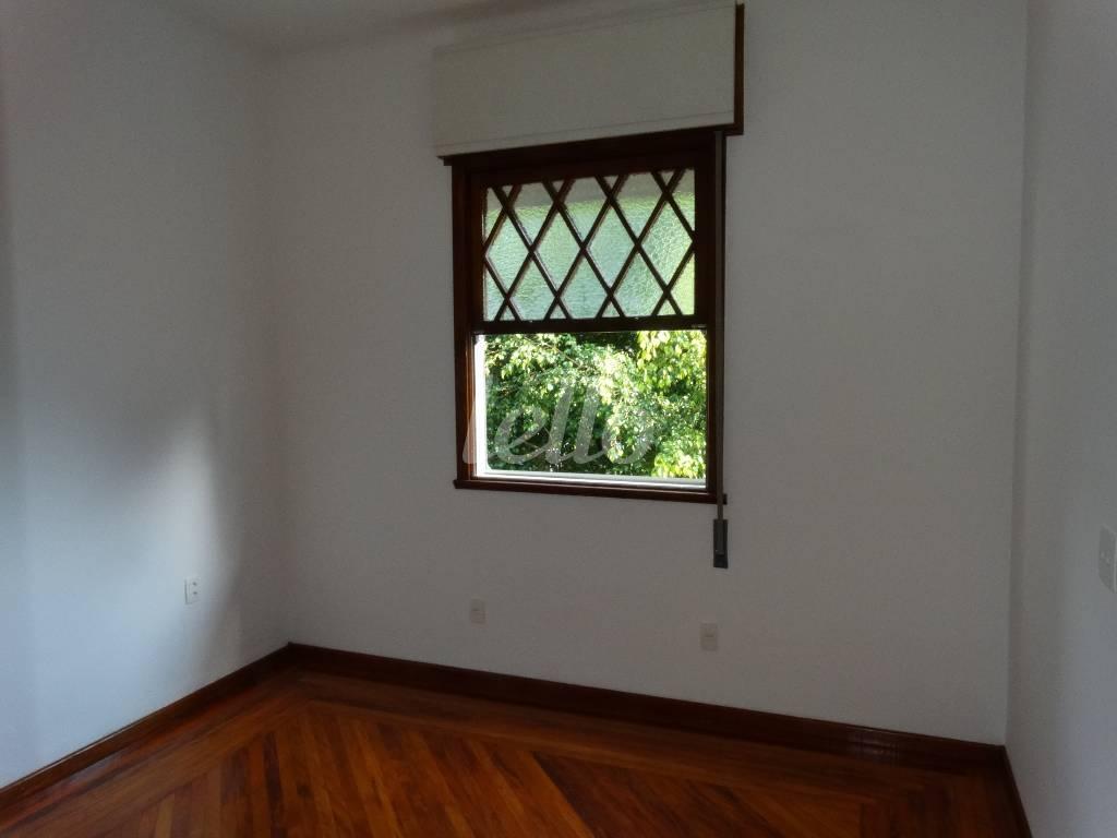 DORMITÓRIO de Casa à venda, sobrado com 330 m², 4 quartos e 3 vagas em Pacaembu - São Paulo