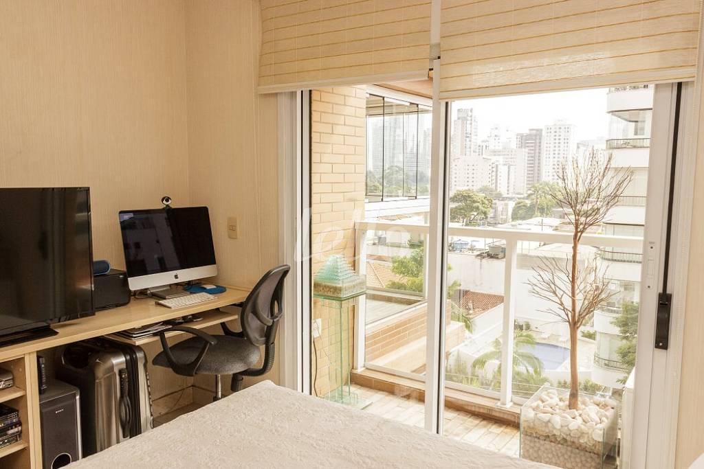 DORMITÓRIO de Apartamento à venda, Padrão com 130 m², 2 quartos e 2 vagas em Itaim Bibi - São Paulo