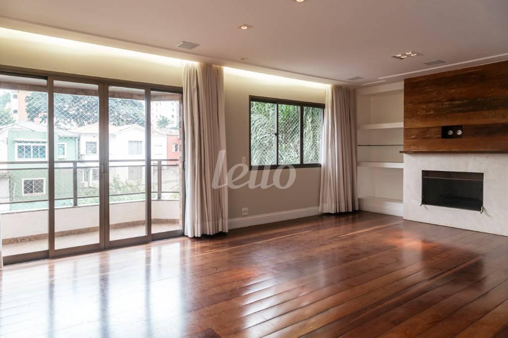 SALA de Apartamento à venda, Padrão com 200 m², 4 quartos e 3 vagas em Vila Clementino - São Paulo