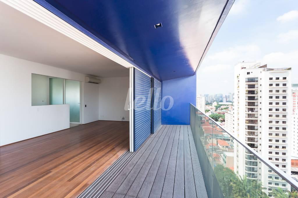 VARANDA de Apartamento à venda, Padrão com 95 m², 1 quarto e 2 vagas em Vila Olímpia - São Paulo