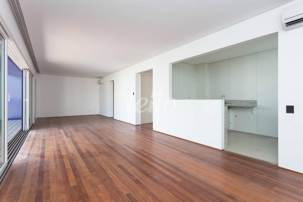 SALA de Apartamento à venda, Padrão com 95 m², 1 quarto e 2 vagas em Vila Olímpia - São Paulo