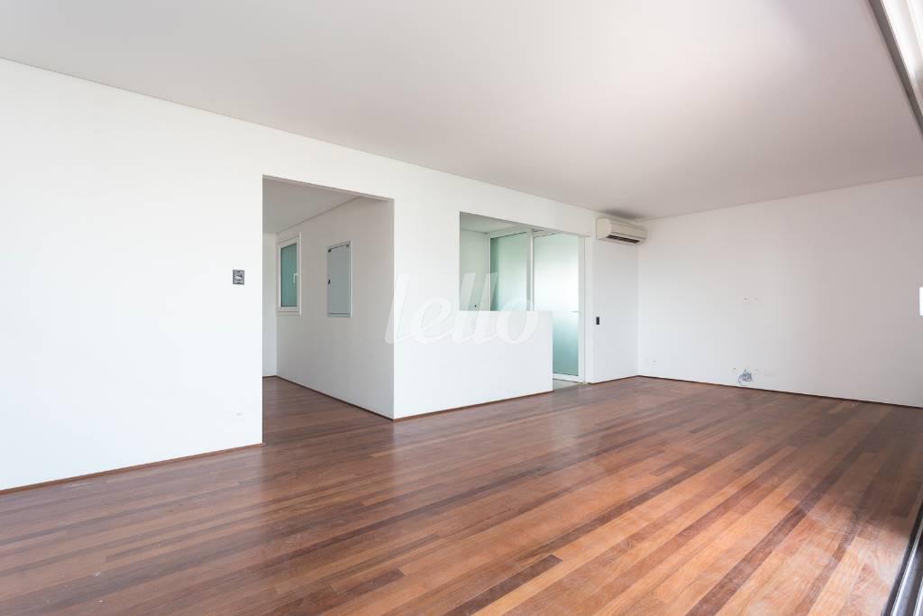 SALA de Apartamento à venda, Padrão com 95 m², 1 quarto e 2 vagas em Vila Olímpia - São Paulo
