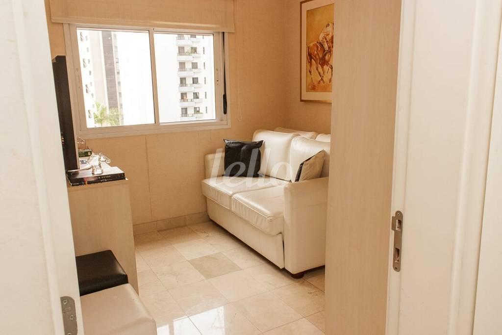 DORMITÓRIO de Apartamento à venda, Padrão com 130 m², 2 quartos e 2 vagas em Itaim Bibi - São Paulo