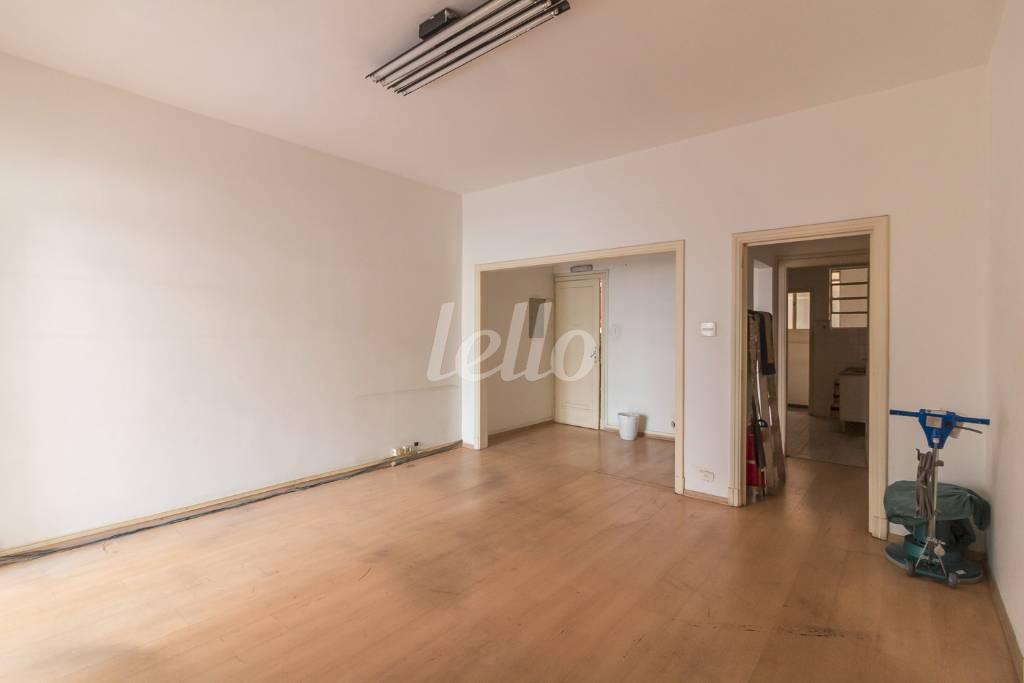 SALA de Sala / Conjunto para alugar, Padrão com 120 m², e 1 vaga em Pinheiros - São Paulo