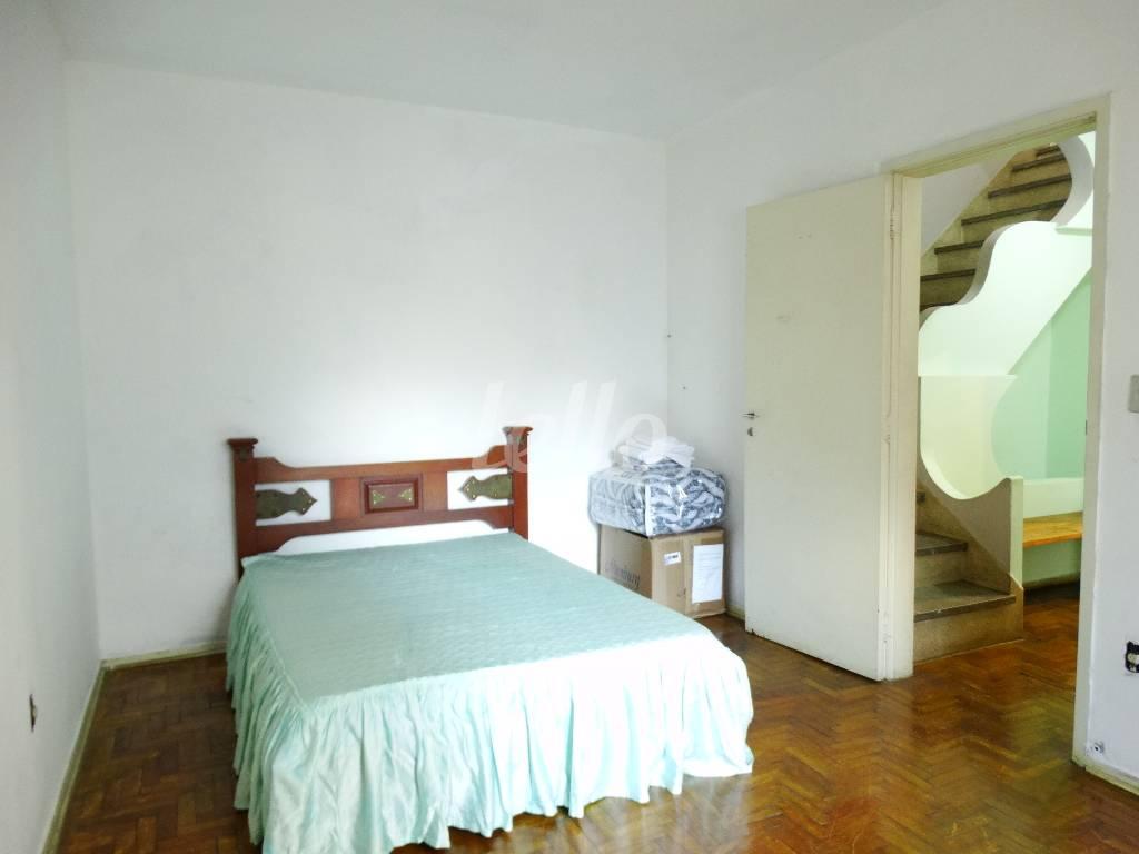 DORMITÓRIO 1 EDÍCULA de Casa para alugar, sobrado com 520 m², 5 quartos e 8 vagas em Vila Lúcia - São Paulo