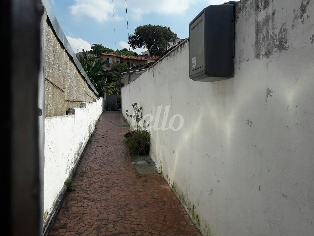 LATERAL de Área / Terreno à venda, Padrão com 300 m², e em Tucuruvi - São Paulo