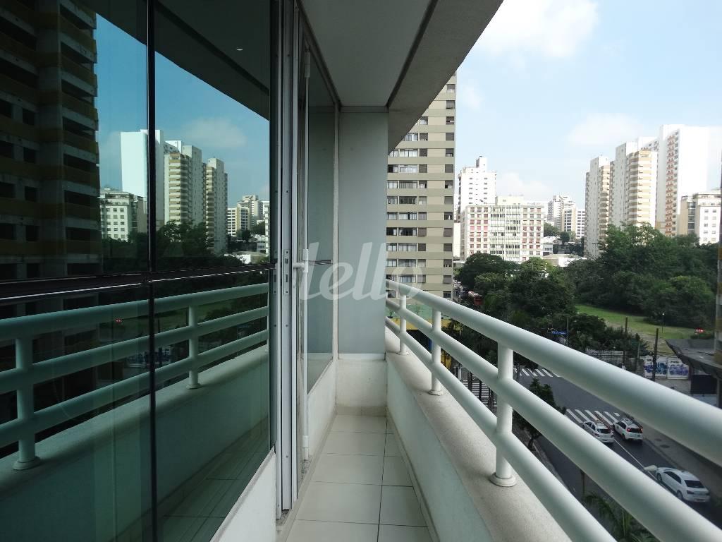 VARANDA de Sala / Conjunto para alugar, Padrão com 32 m², e 1 vaga em Consolação - São Paulo
