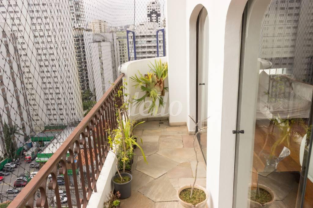 SACADA de Apartamento à venda, cobertura - Padrão com 270 m², 3 quartos e 3 vagas em Cidade Monções - São Paulo