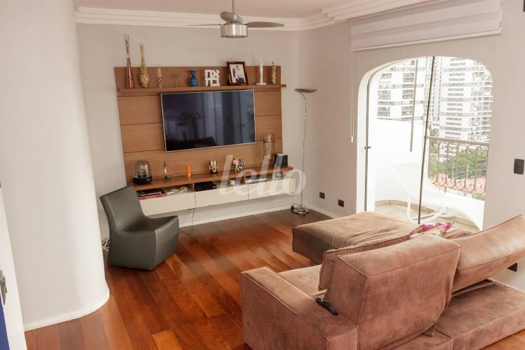 SALA de Apartamento à venda, cobertura - Padrão com 270 m², 3 quartos e 3 vagas em Cidade Monções - São Paulo