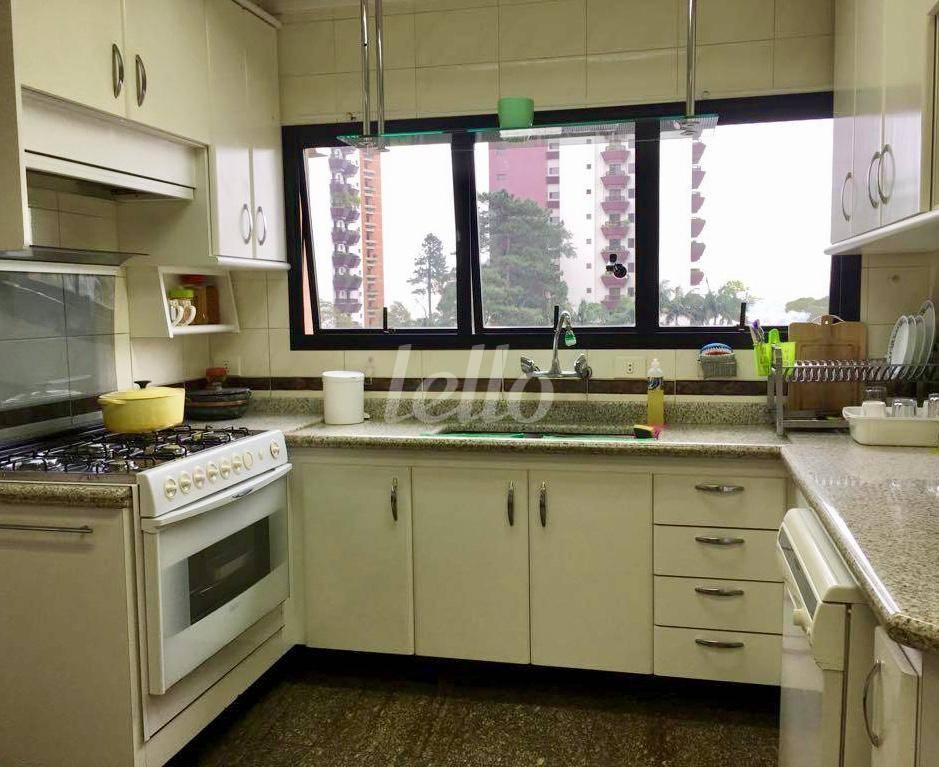 COZINHA de Apartamento à venda, Padrão com 210 m², 3 quartos e 7 vagas em Água Fria - São Paulo