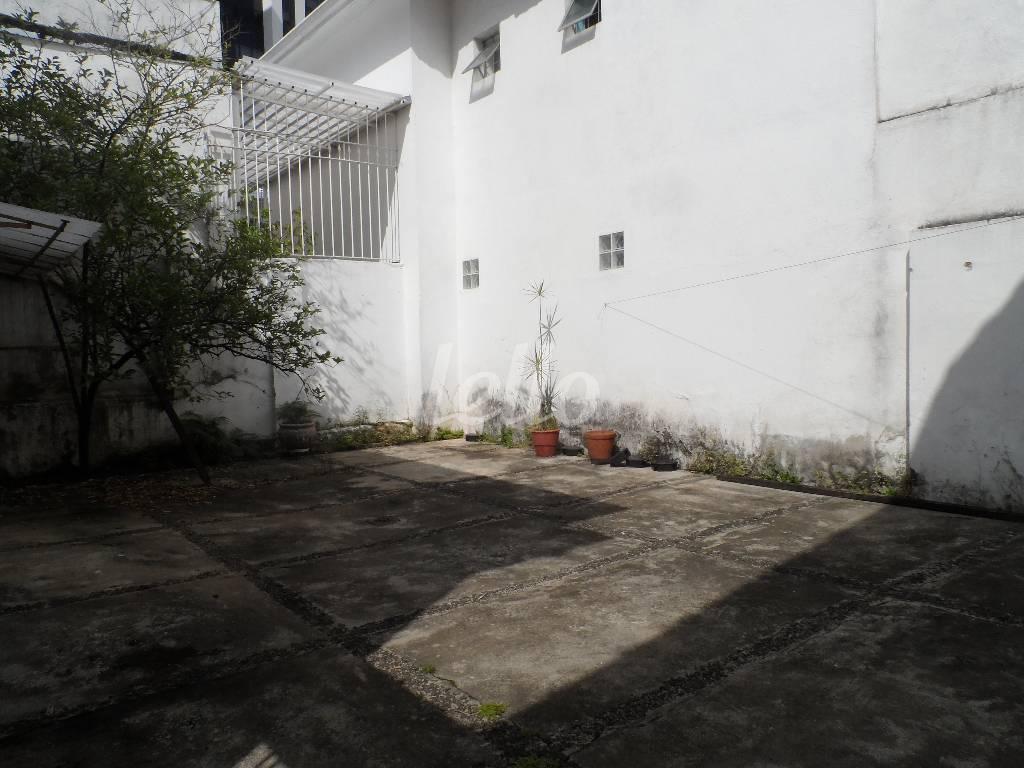 ÁREA EXTERNA de Casa à venda, sobrado com 280 m², 4 quartos e 6 vagas em Higienópolis - São Paulo
