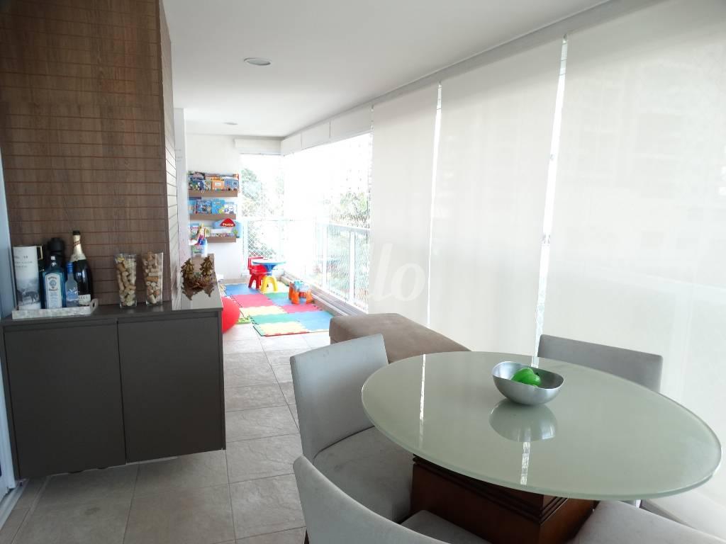 VARANDA de Apartamento à venda, Padrão com 210 m², 4 quartos e 3 vagas em Campo Belo - São Paulo