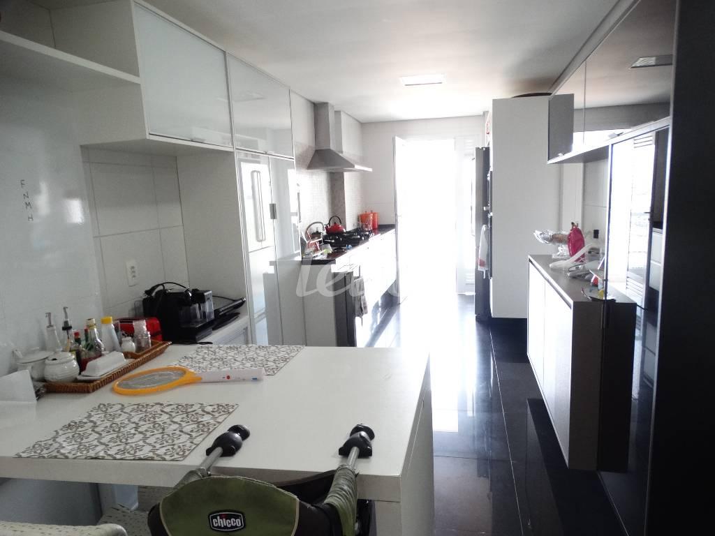 COZINHA de Apartamento à venda, Padrão com 210 m², 4 quartos e 3 vagas em Campo Belo - São Paulo