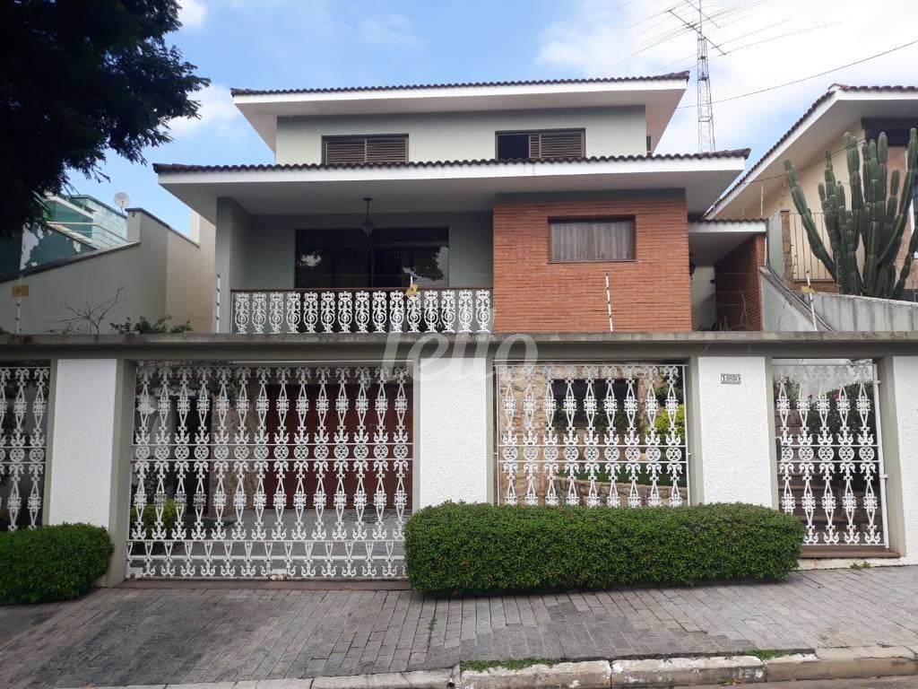 FACHADA de Casa à venda, sobrado com 350 m², 3 quartos e 6 vagas em Jd. Leonor M. de Barros - São Paulo