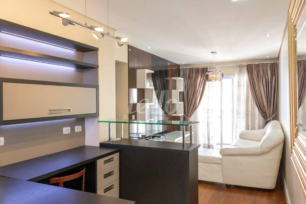 LIVING de Apartamento à venda, Padrão com 64 m², 2 quartos e 2 vagas em Vila Pompeia - São Paulo