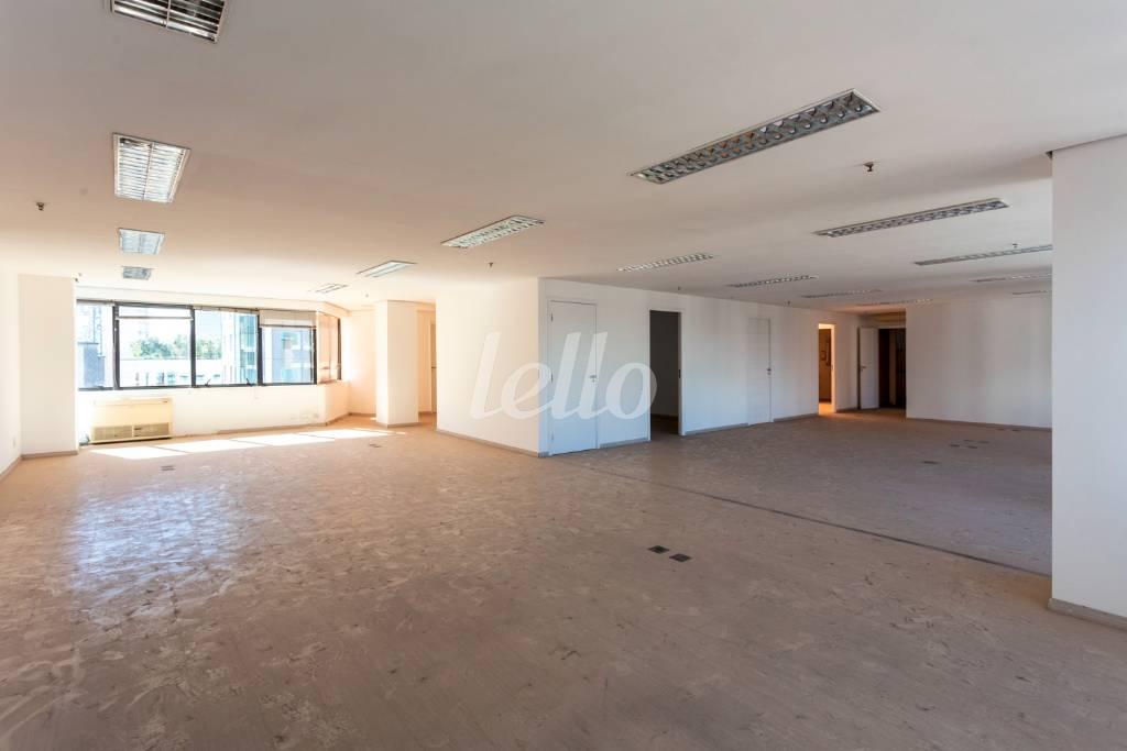 SALA 3 de Sala / Conjunto para alugar, Padrão com 268 m², e 5 vagas em Cidade Monções - São Paulo