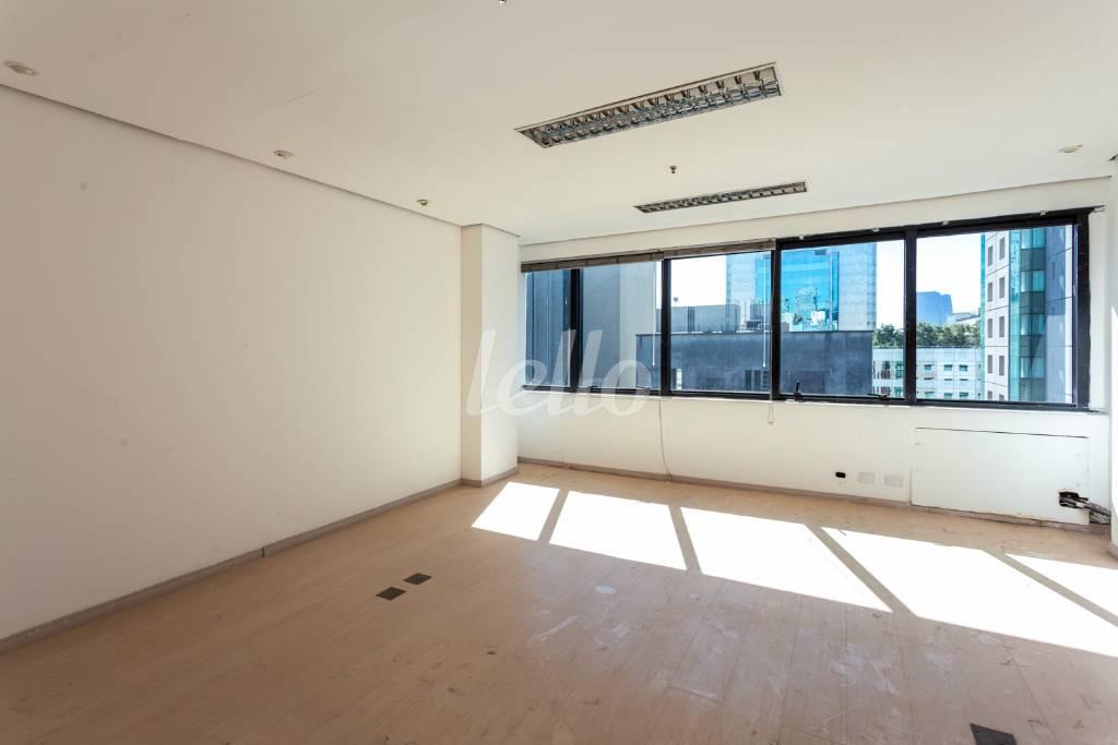 SALA 2 de Sala / Conjunto para alugar, Padrão com 268 m², e 5 vagas em Cidade Monções - São Paulo