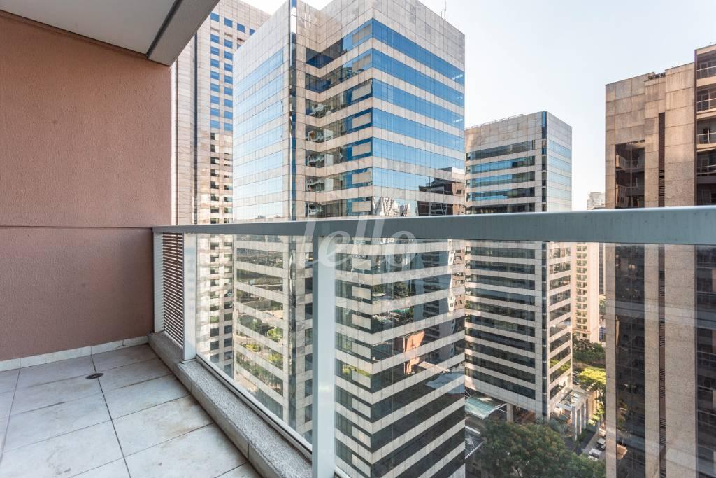 VARANDA de Sala / Conjunto para alugar, Padrão com 42 m², e 1 vaga em Cidade Monções - São Paulo