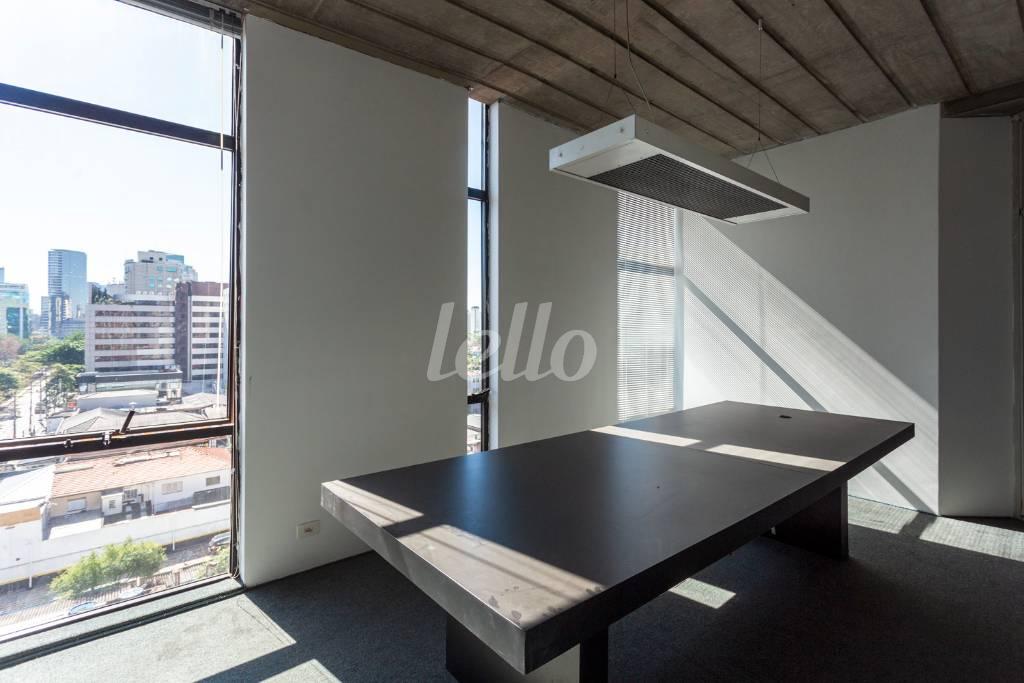 SALA 4 de Sala / Conjunto para alugar, Padrão com 218 m², e 3 vagas em Cidade Monções - São Paulo