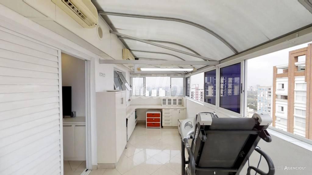 VARANDA SUÍTE MASTER de Apartamento à venda, cobertura - Padrão com 374 m², 4 quartos e 4 vagas em Pinheiros - São Paulo