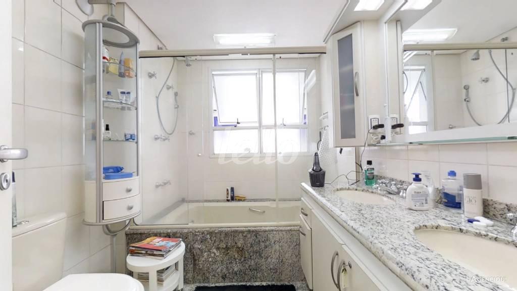 WC SUÍTE MASTER de Apartamento à venda, cobertura - Padrão com 374 m², 4 quartos e 4 vagas em Pinheiros - São Paulo