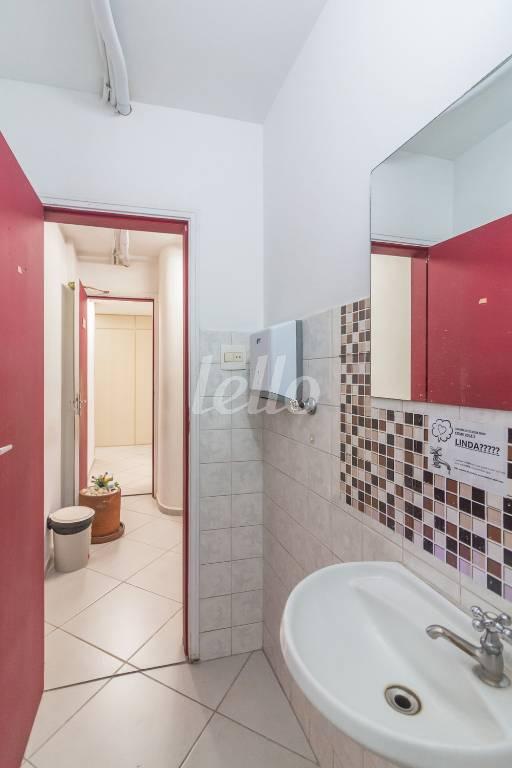BANHEIROS de Sala / Conjunto para alugar, Padrão com 148 m², e em República - São Paulo