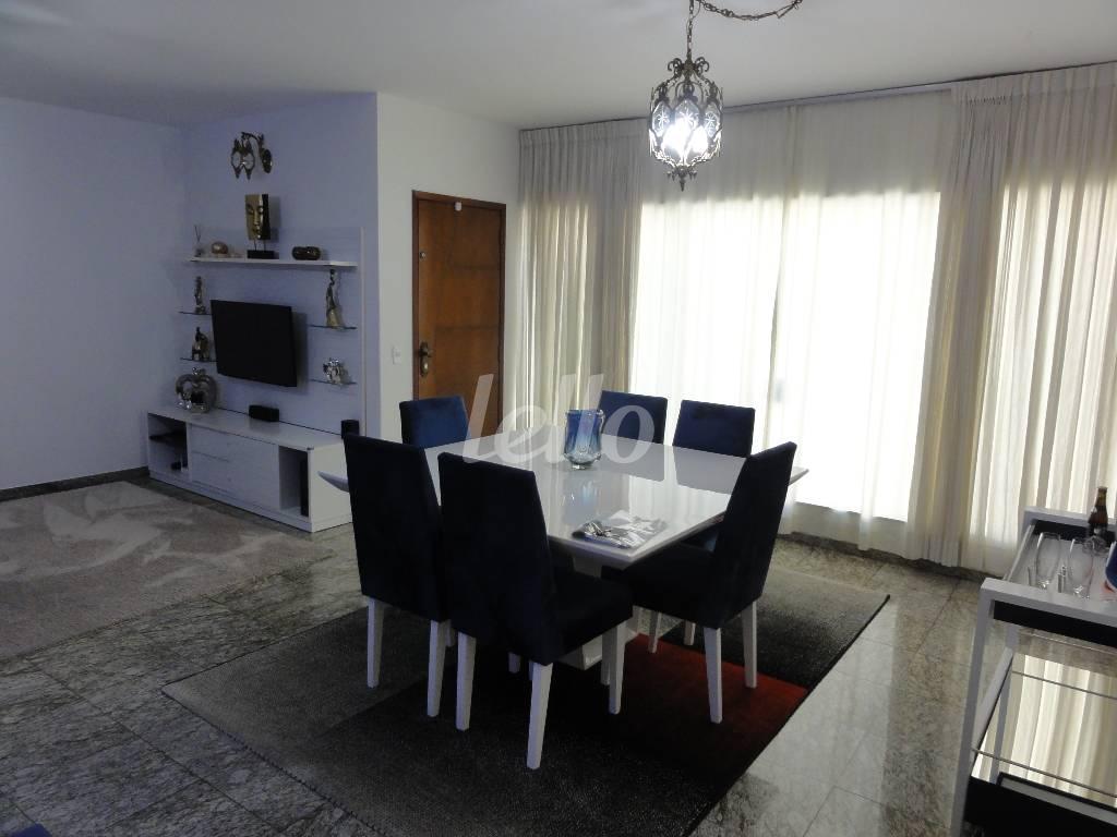 LIVING de Casa à venda, sobrado com 265 m², 3 quartos e 6 vagas em Chácara Inglesa - São Paulo