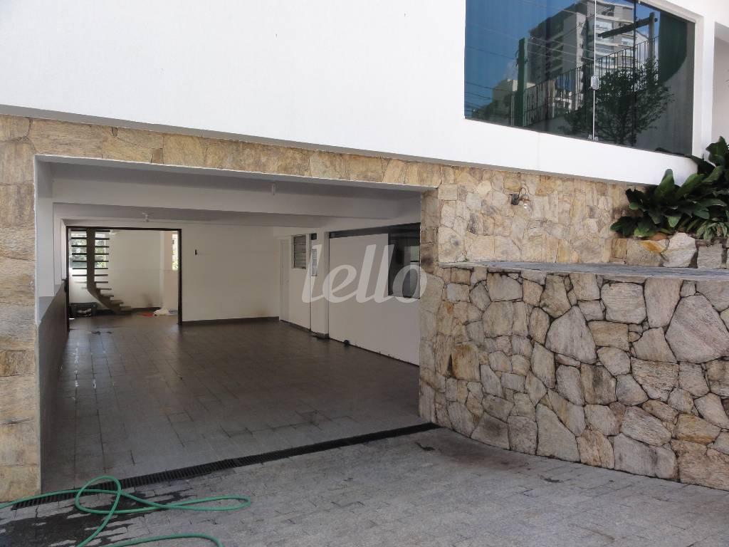 GARAGEM de Casa à venda, sobrado com 265 m², 3 quartos e 6 vagas em Chácara Inglesa - São Paulo