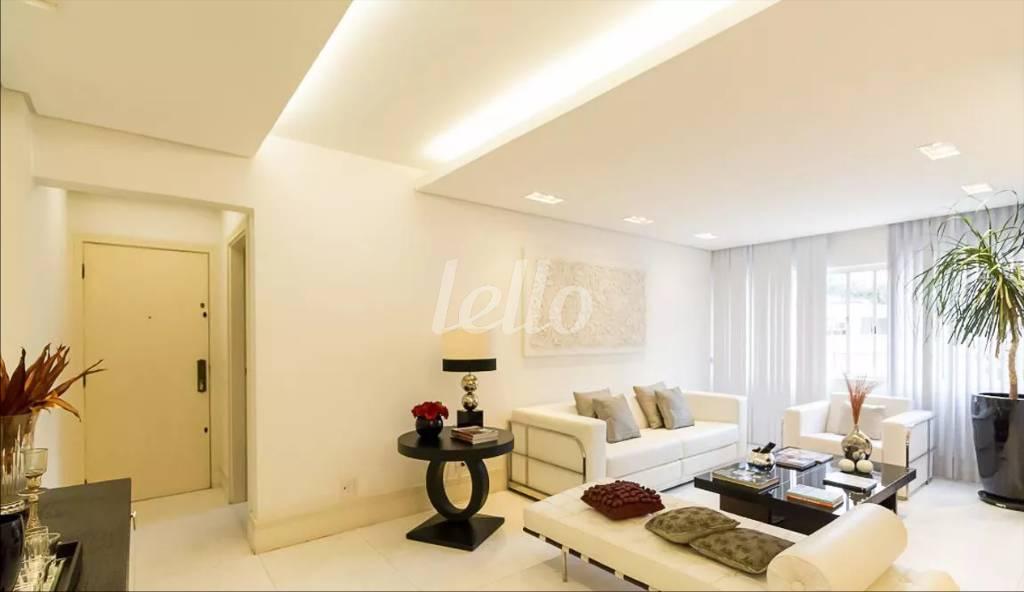 SALA de Apartamento para alugar, Padrão com 125 m², 2 quartos e 1 vaga em Consolação - São Paulo