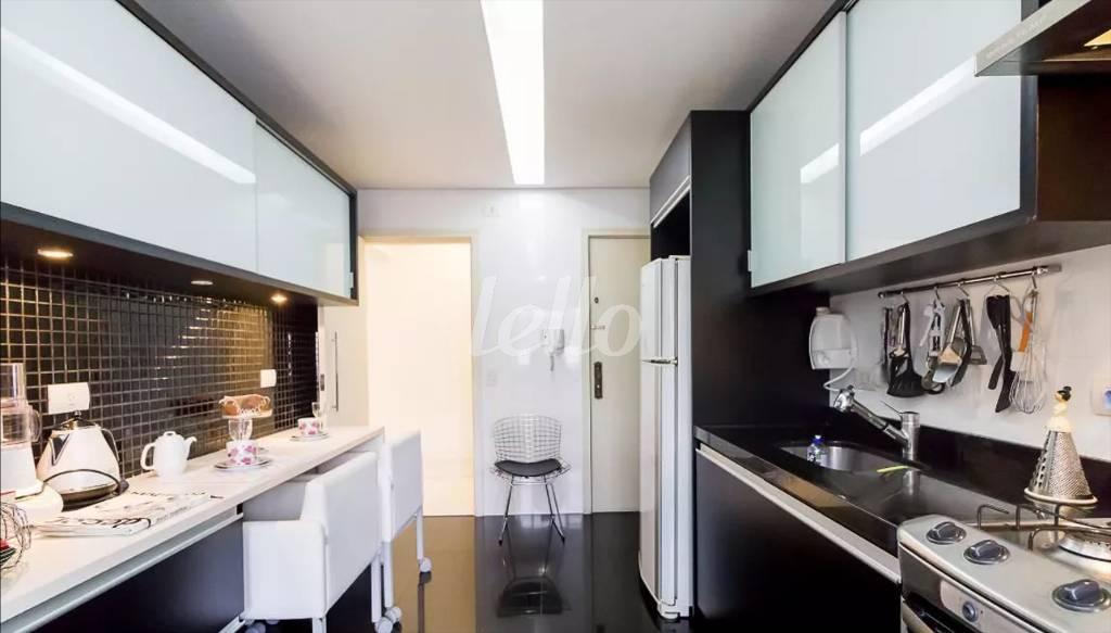 COZINHA de Apartamento para alugar, Padrão com 125 m², 2 quartos e 1 vaga em Consolação - São Paulo