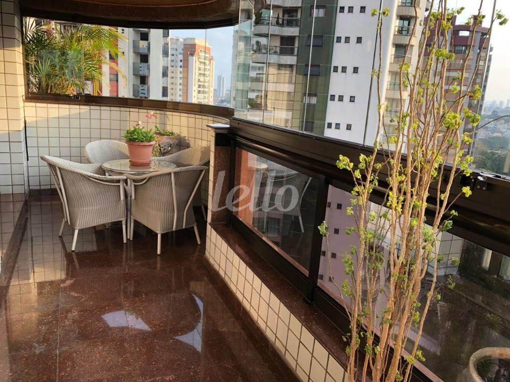 SACADA de Apartamento à venda, Padrão com 240 m², 4 quartos e 4 vagas em Vila Analia Franco - São Paulo