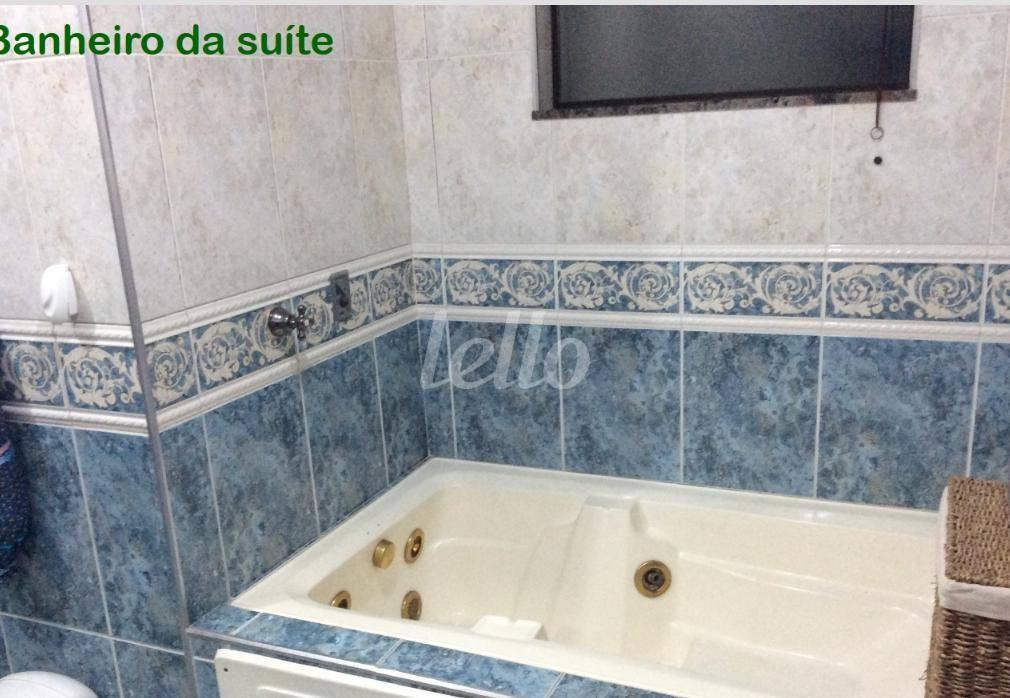 BANHEIRO SUITE de Casa à venda, sobrado com 285 m², 3 quartos e 2 vagas em Vila Curuca - Santo André