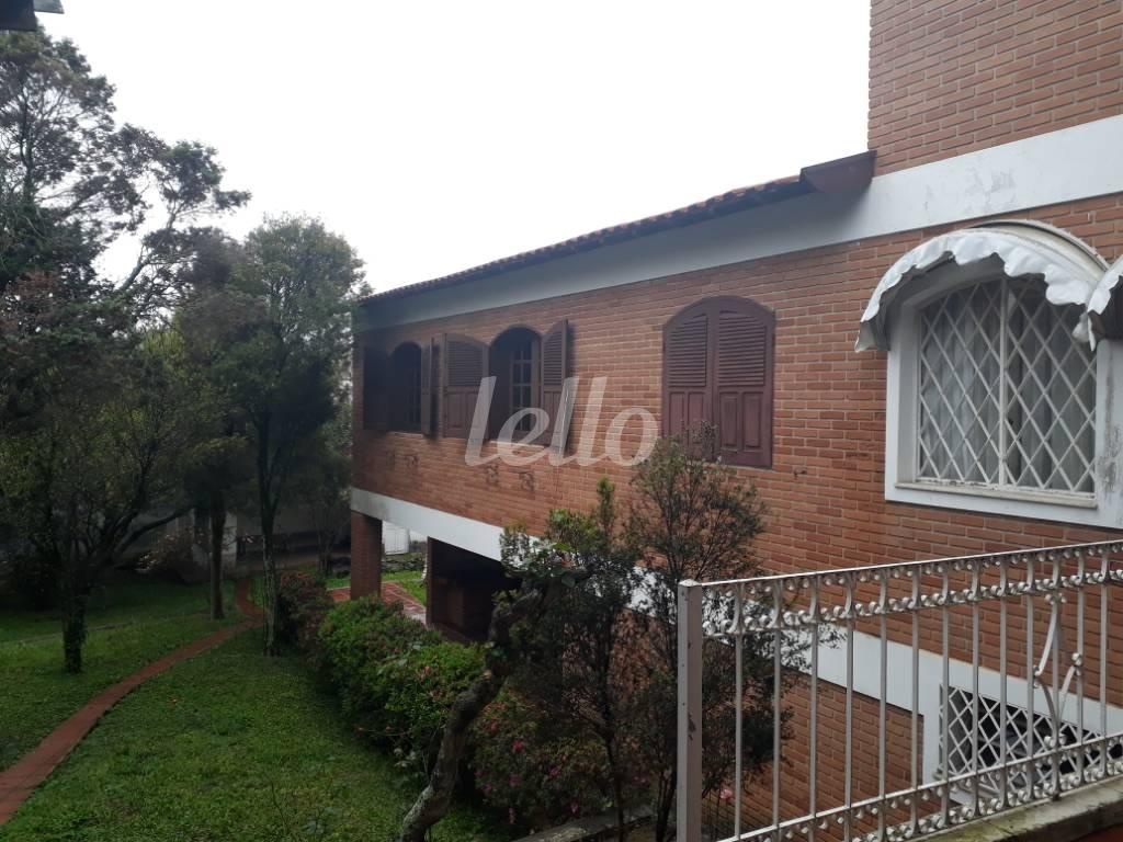 FACHADA EXTERNA de Casa à venda, sobrado com 470 m², 4 quartos e 4 vagas em Vila Pires - Santo André