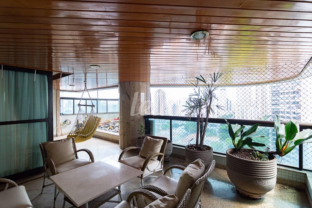 VARANDA de Apartamento à venda, Padrão com 375 m², 4 quartos e 5 vagas em Vila Regente Feijó - São Paulo